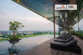 Modern 2-Bedroom Condo with Pool
